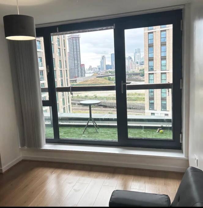 2 Bed Apartment Close To Station With Parking Лондон Екстериор снимка