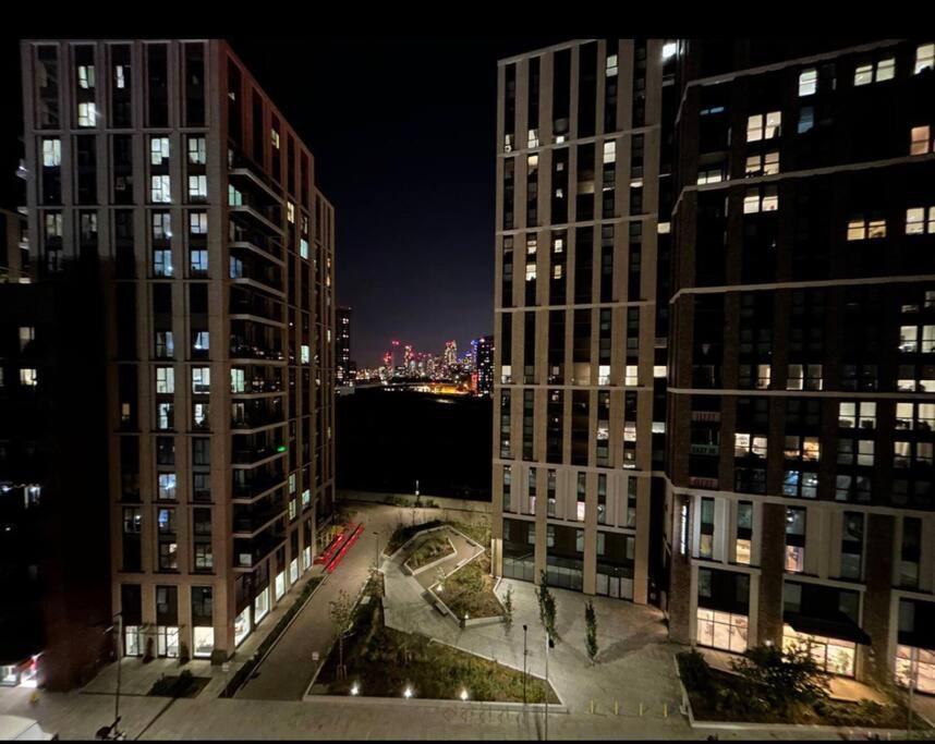 2 Bed Apartment Close To Station With Parking Лондон Екстериор снимка